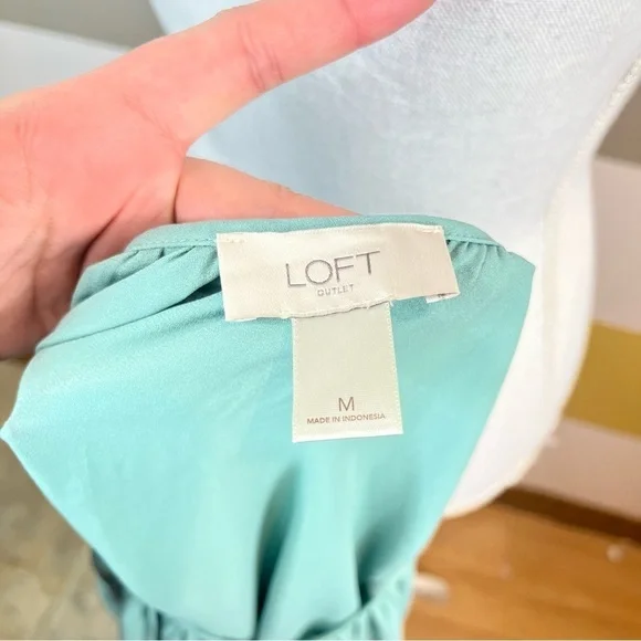 2/$25 Loft Sea Foam Green Business Casual Lightweight Feminine Pretty Blouse M - Picture 12 of 13